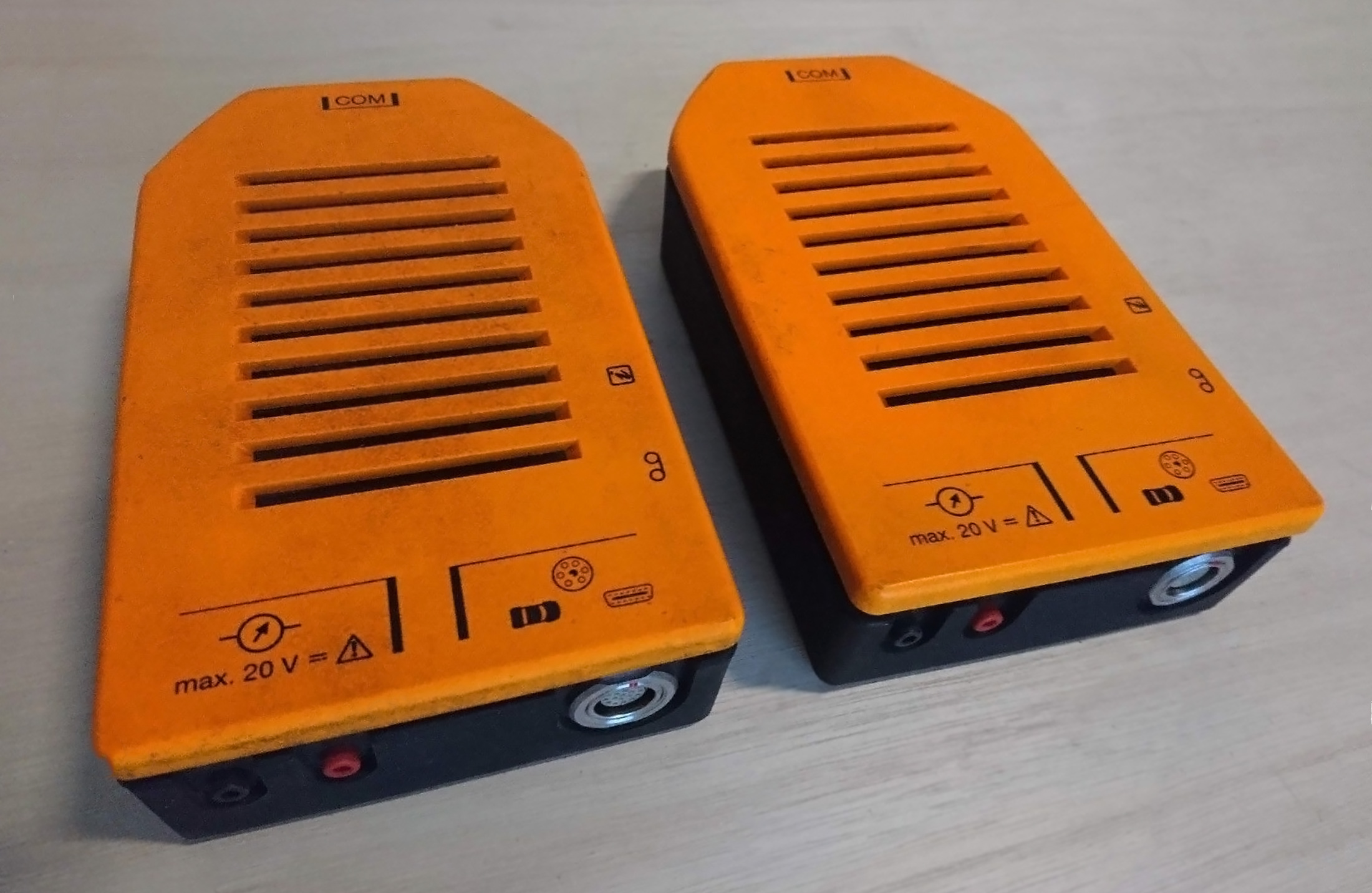 Оранжевый разъём диагностического интерфейса для BMW MoDiC III производства Kontron — редкое оборудование