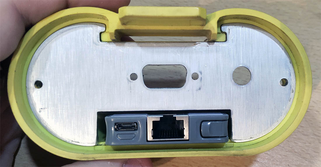 Сравнение размеров роутера Mikrotik mAP lite