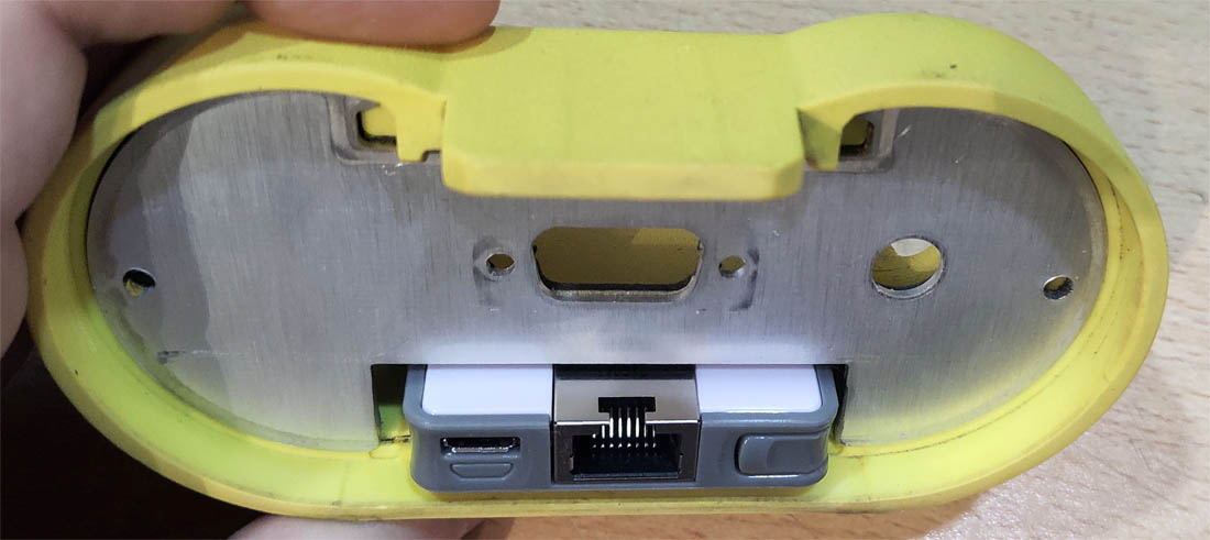 Размер роутера mAP lite по сравнению с платой EDIC